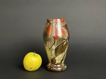 LEGRAS
Vase à décor émaillé de feuilles de...