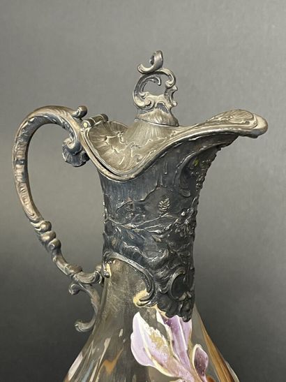 Aiguière en verre à décor émaillé d'iris,...