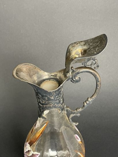 Aiguière en verre à décor émaillé d'iris,...