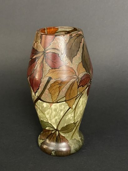 LEGRAS
Vase à décor émaillé de feuilles de...