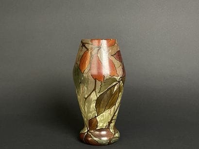 LEGRAS
Vase à décor émaillé de feuilles de...