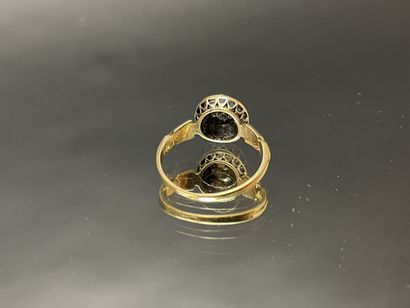 Bague en or , perle de culture et entourage...
