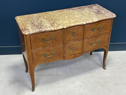 Commode pantalonnière galbée, en frisage...
