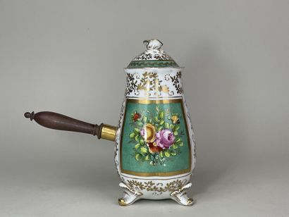 Chocolatière en porcelaine à décor de fleurs,...