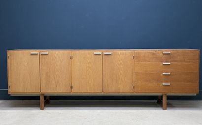 Buffet en enfilade, en placage de teck et...
