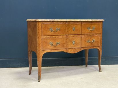 Commode pantalonnière galbée, en frisage...