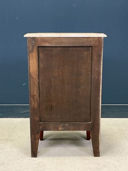 Chiffonnier en frisage de bois de rose et...
