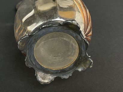 Aiguière en verre à décor émaillé d'iris,...