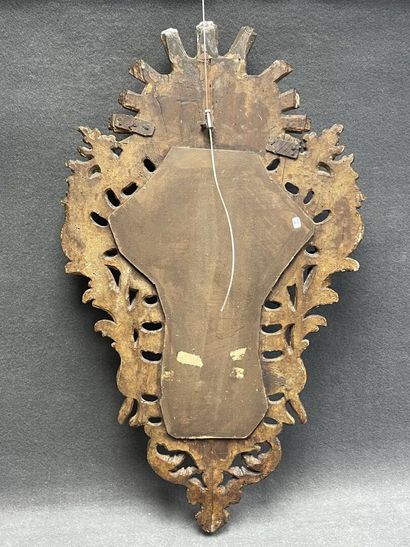 Violin mirror, wood and gilded stucco frame,...