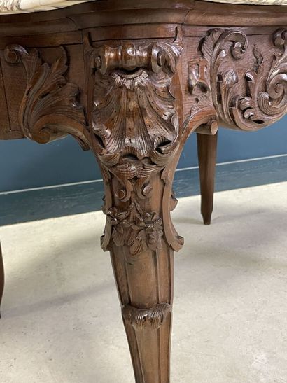 Middle table in richly carved patinated oak
Marble...