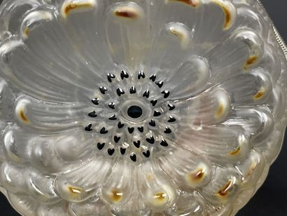 LALIQUE France. 
Flacon en verre moulé et...