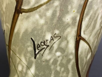 LEGRAS
Vase à décor émaillé de feuilles de...