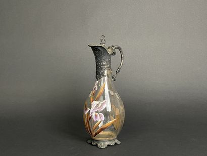 Aiguière en verre à décor émaillé d'iris,...