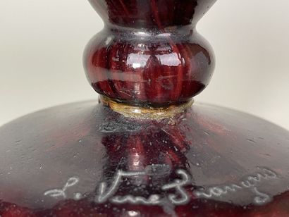 LE VERRE FRANCAIS - 
Vase à col évasé. 
Signé...