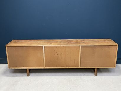 Buffet en enfilade, en placage de teck et...