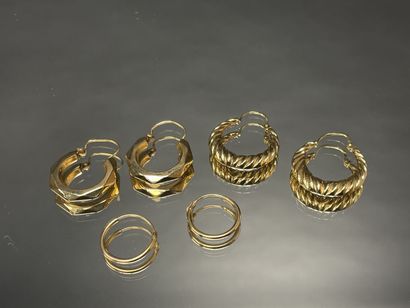 Ensemble de trois paires de boucles d'oreille...