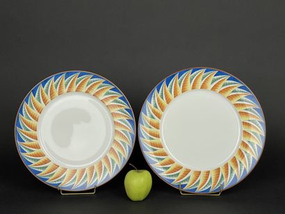 LALIQUE modèle soleil.
Deux plats en porcelaine...