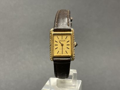 JAEGER Montre de dame en or, soulignée de...