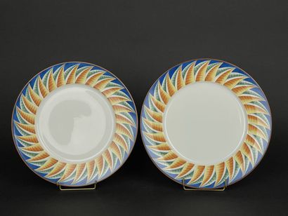 LALIQUE modèle soleil.
Deux plats en porcelaine...