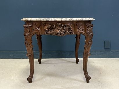 Middle table in richly carved patinated oak
Marble...