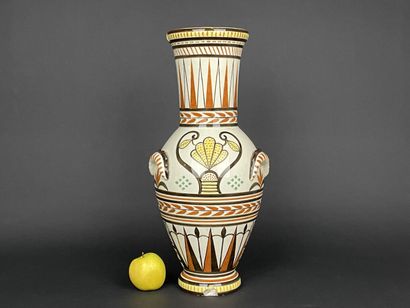 GIEN. 
Grand vase à décor géométrique de...