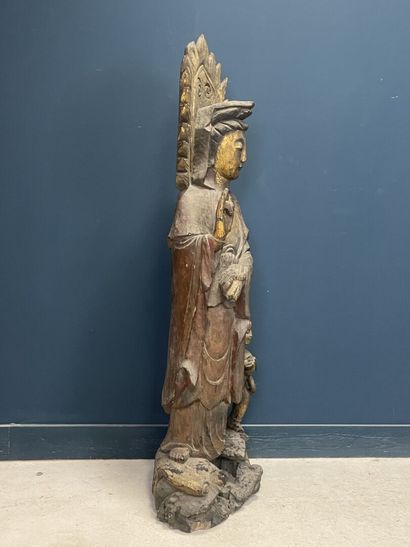 Large statue in partially gilded carved wood.
Chinese...