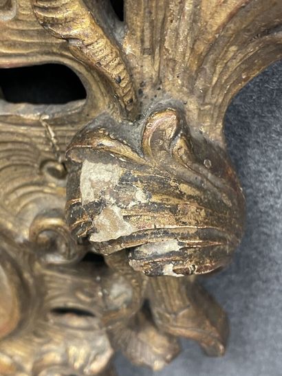 Violin mirror, wood and gilded stucco frame,...
