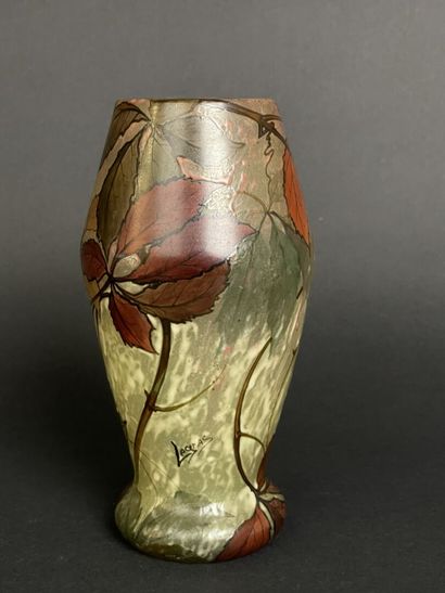 LEGRAS
Vase à décor émaillé de feuilles de...