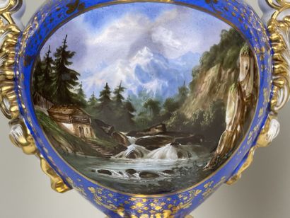 Paire de vases sur piédouche sur socle en...