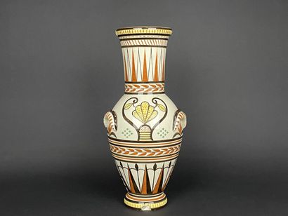 GIEN. 
Grand vase à décor géométrique de...