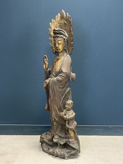 Large statue in partially gilded carved wood.
Chinese...
