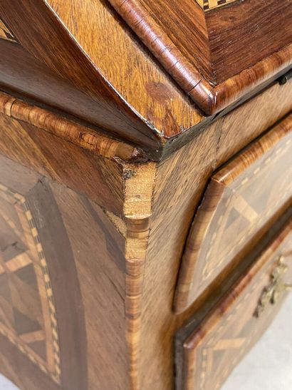 Sloping desk inlaid with lattice work, opening...