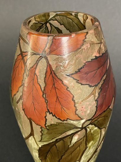 LEGRAS
Vase à décor émaillé de feuilles de...