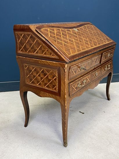 Sloping desk inlaid with lattice work, opening...