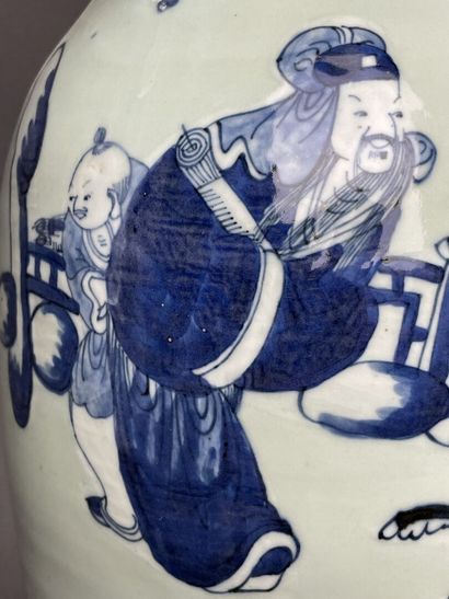 Large blue porcelain vase, late 19th century,...