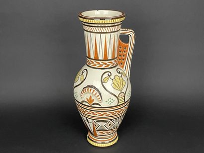 GIEN. 
Grand vase à décor géométrique de...