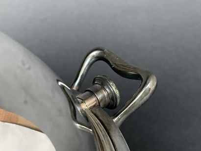Légumier couvert ovale sur pieds avec couvercle...