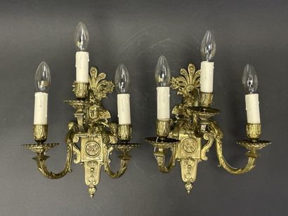 Paire d'appliques en bronze doré à trois...