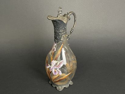 Aiguière en verre à décor émaillé d'iris,...
