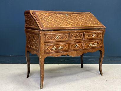 Sloping desk inlaid with lattice work, opening...