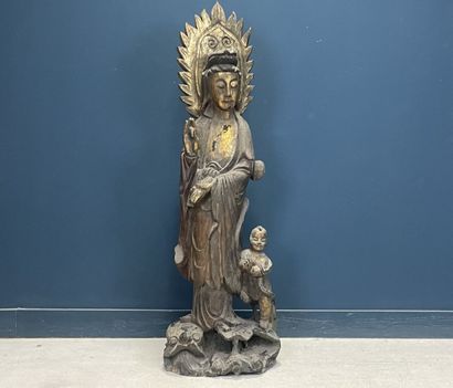 Large statue in partially gilded carved wood.
Chinese...