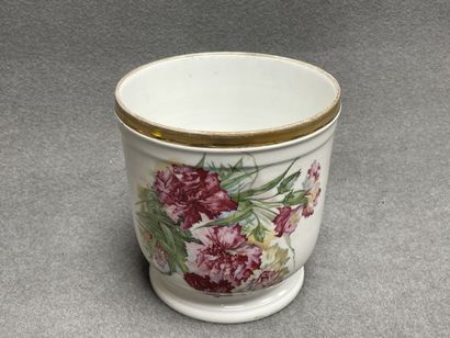 Cache pot en porcelaine de Limoges à décor...