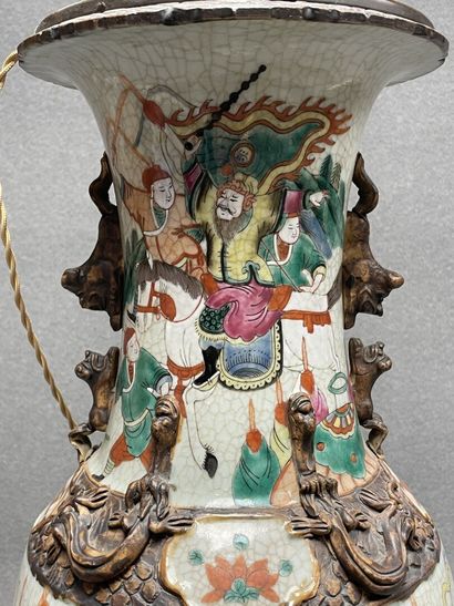 Grande lampe en porcelaine de Nankin. Chine...