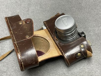 LEICA I
Appareil photo argentique aveec objectif...