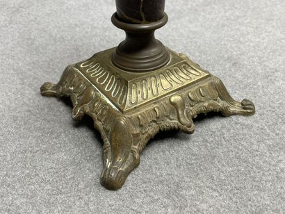 Grande lampe à pétrole en verre à décor peint...
