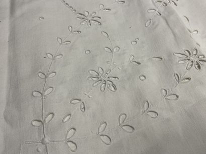 Parure de table en coton avec jours.
Nappe...