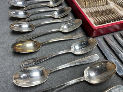 Ménagère de couverts en métal argenté, style...