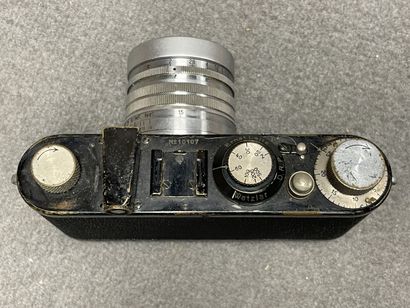 LEICA I
Appareil photo argentique aveec objectif...