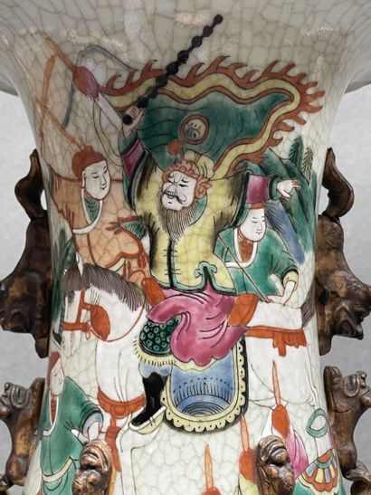 Grande lampe en porcelaine de Nankin. Chine...