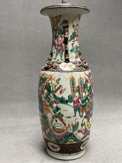 Grande lampe en porcelaine de Nankin. Chine...